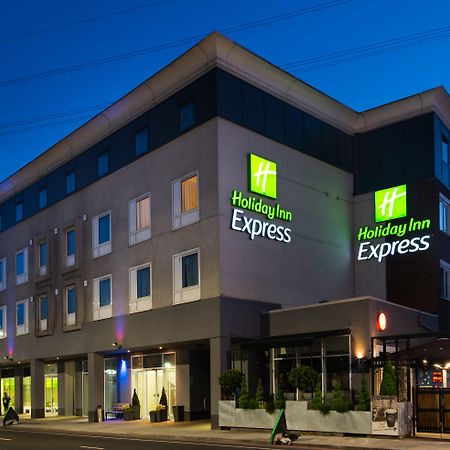 Holiday Inn Express London-Wimbledon-South, An Ihg Hotel Exterior foto