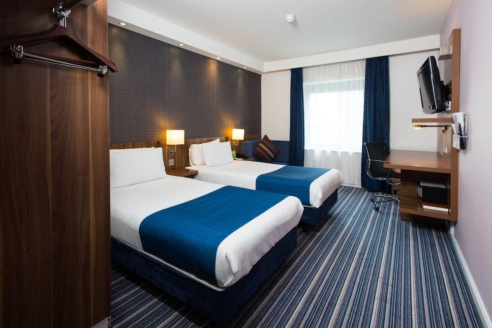 Holiday Inn Express London-Wimbledon-South, An Ihg Hotel Exterior foto