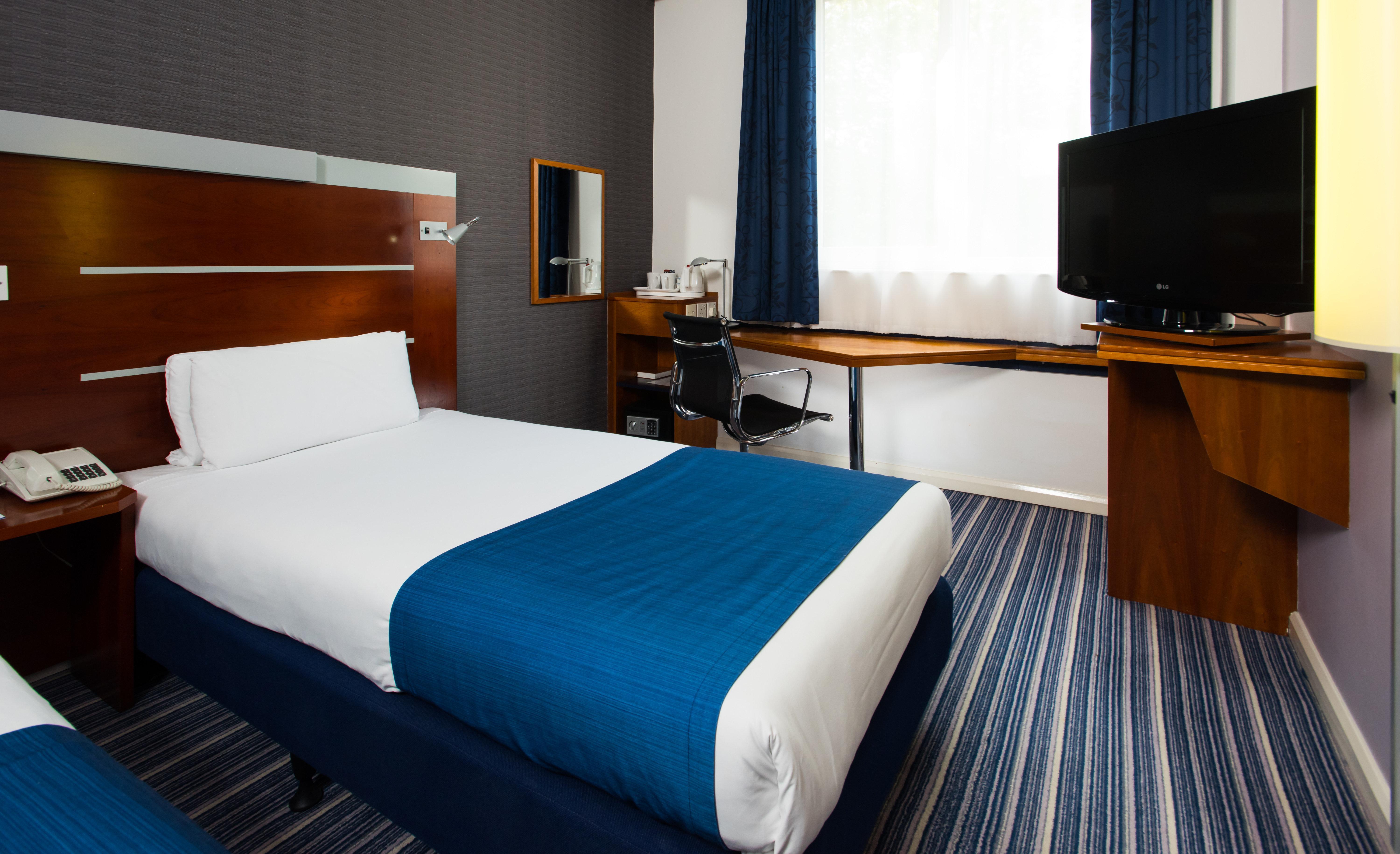 Holiday Inn Express London-Wimbledon-South, An Ihg Hotel Exterior foto