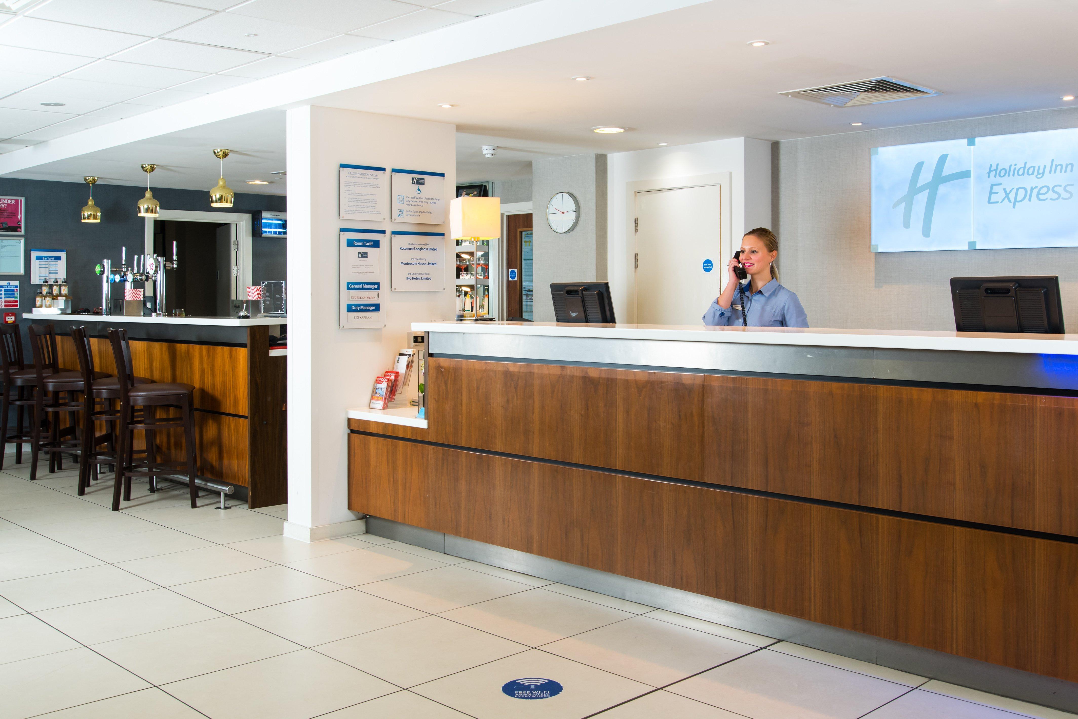Holiday Inn Express London-Wimbledon-South, An Ihg Hotel Exterior foto