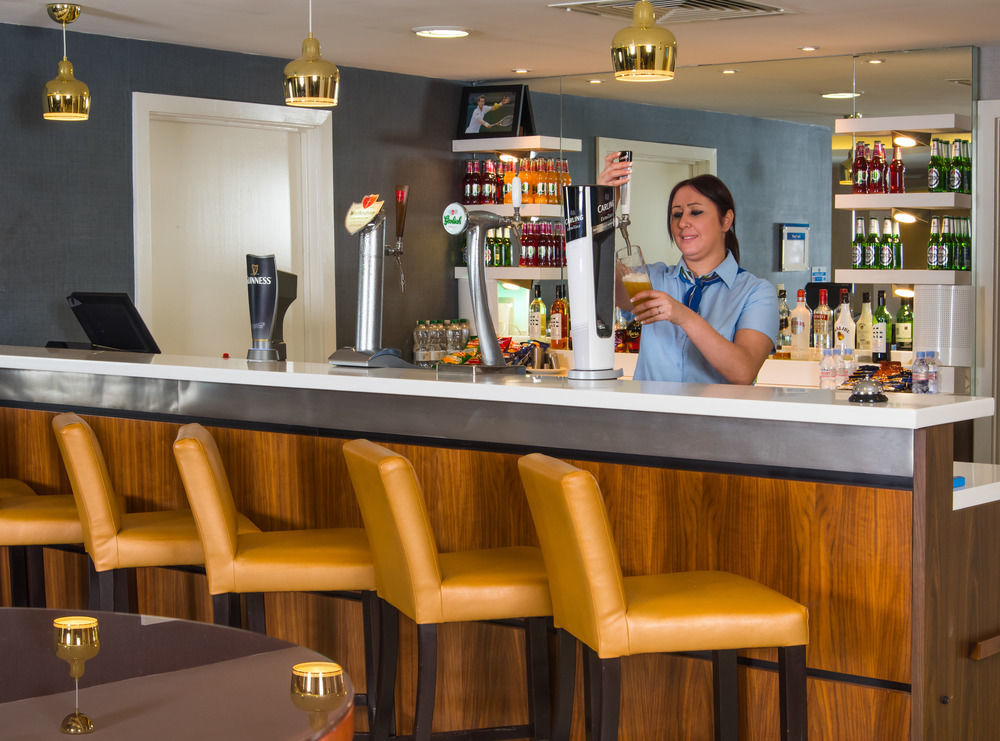 Holiday Inn Express London-Wimbledon-South, An Ihg Hotel Exterior foto