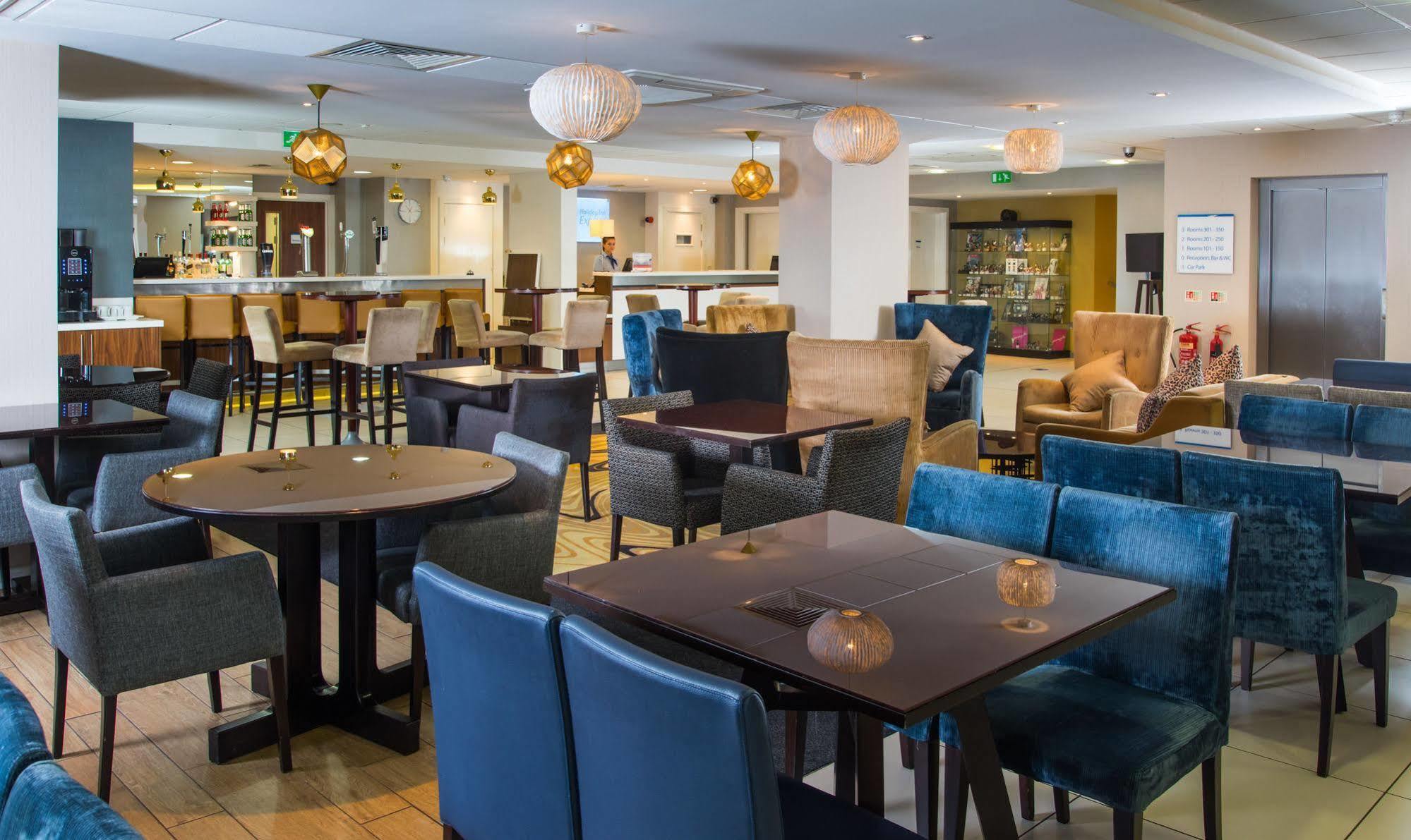 Holiday Inn Express London-Wimbledon-South, An Ihg Hotel Exterior foto